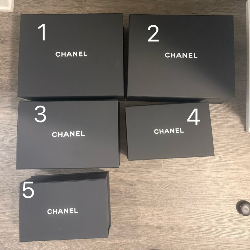 Box 1 CHANEL Black Box (large)